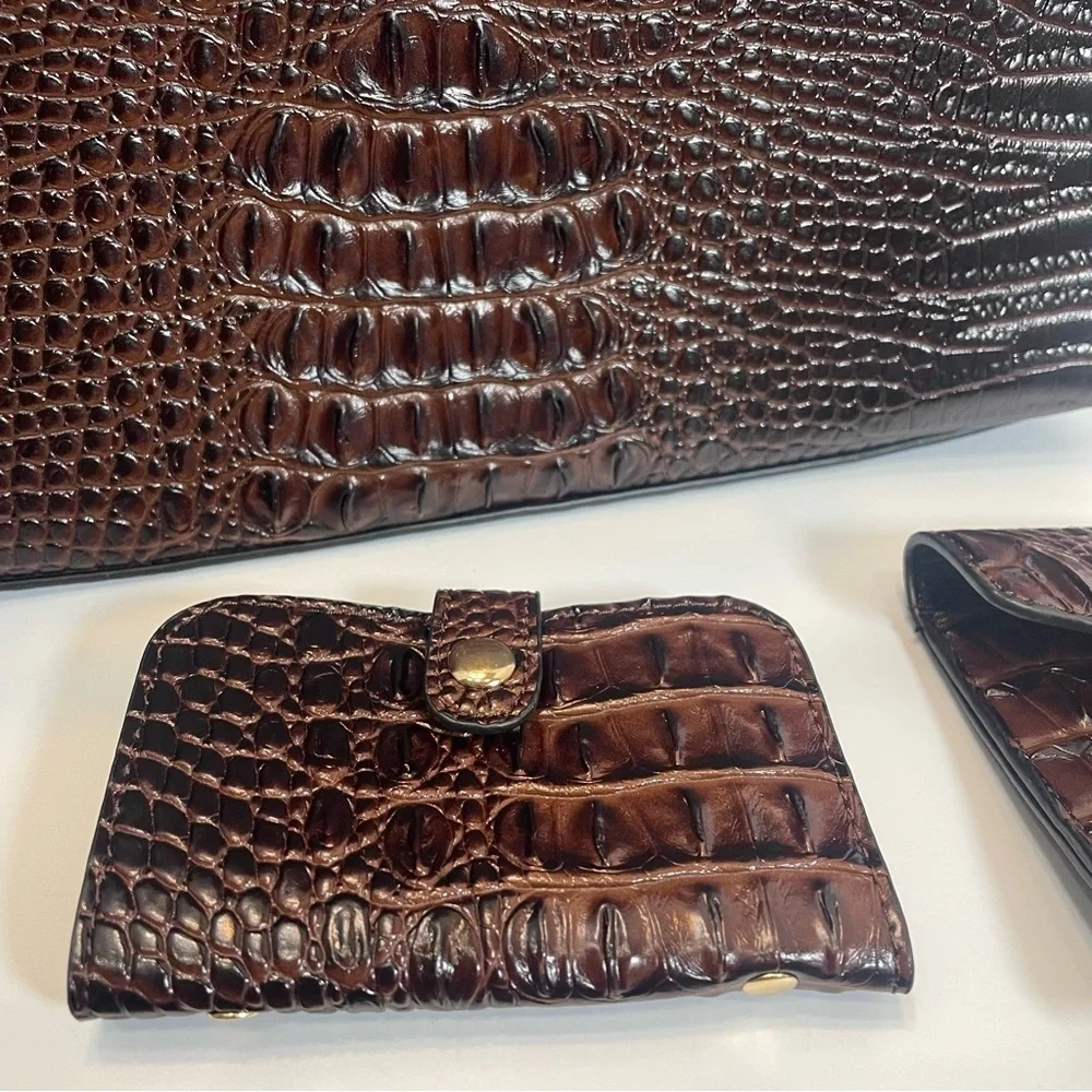 Elegant Brown Crocodile-Embossed Women's Handbag Set.shoulder strap. Unbranded.